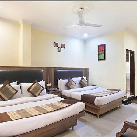 Hotel Perfect Spot- Main Bazar - Walking Metro Station Nueva Delhi Exterior foto