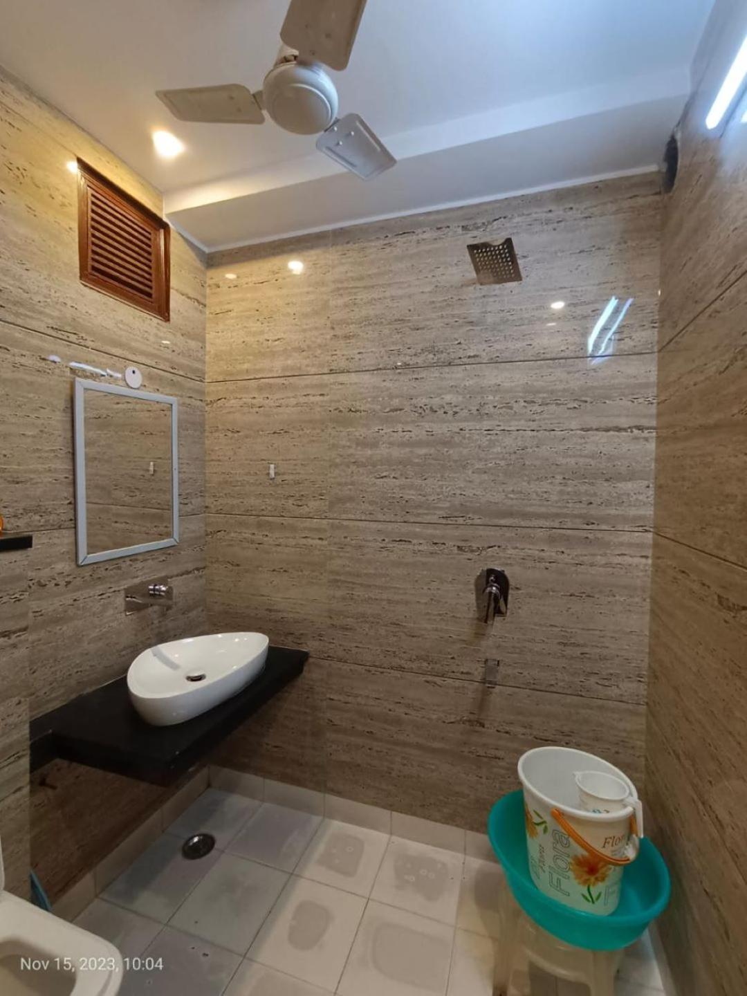 Hotel Perfect Spot- Main Bazar - Walking Metro Station Nueva Delhi Exterior foto