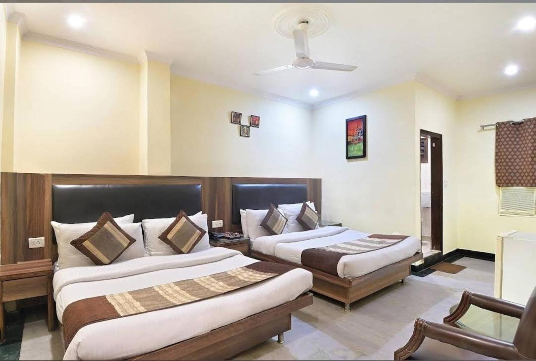 Hotel Perfect Spot- Main Bazar - Walking Metro Station Nueva Delhi Exterior foto