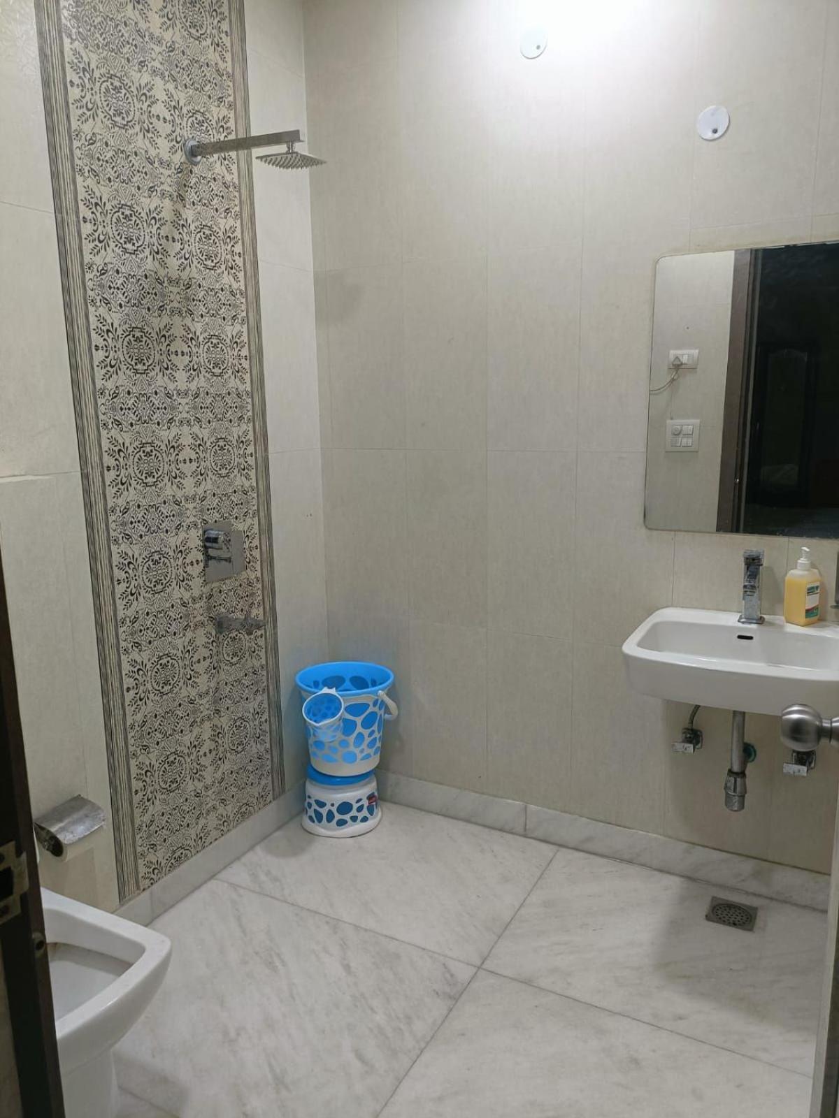 Hotel Perfect Spot- Main Bazar - Walking Metro Station Nueva Delhi Exterior foto