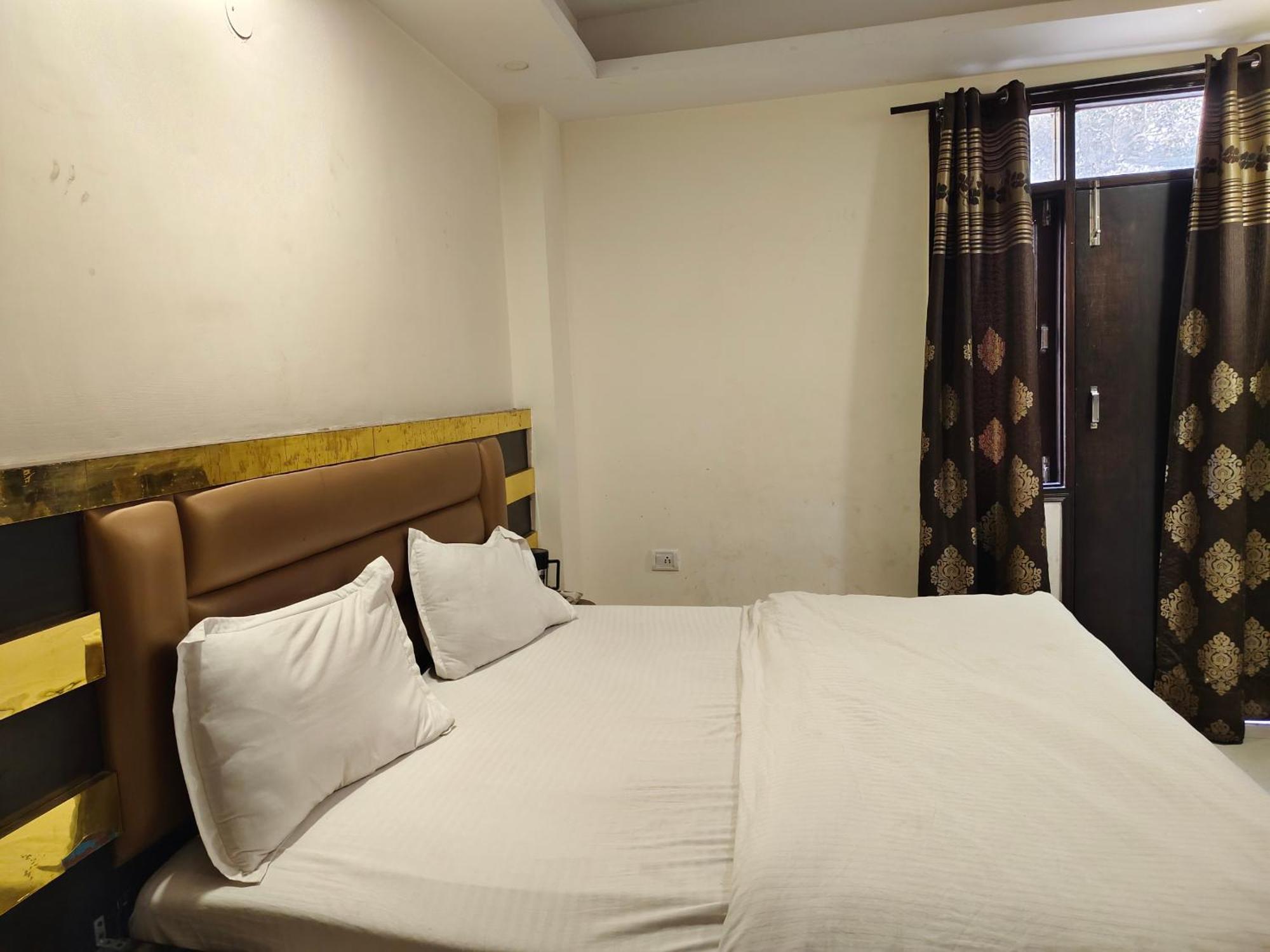 Hotel Perfect Spot- Main Bazar - Walking Metro Station Nueva Delhi Exterior foto